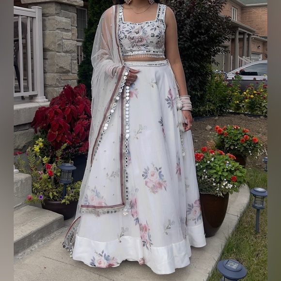 Floral white lehenga - Picture 2 of 3